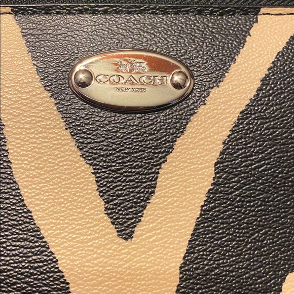 COACH tote zebra print excellent condition bag and wallet set together - Picture 12 of 16